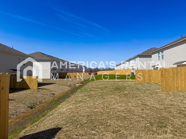 Building Photo - Escape to Lakeside Living in Lincoln! View with 48 Hours Notice!