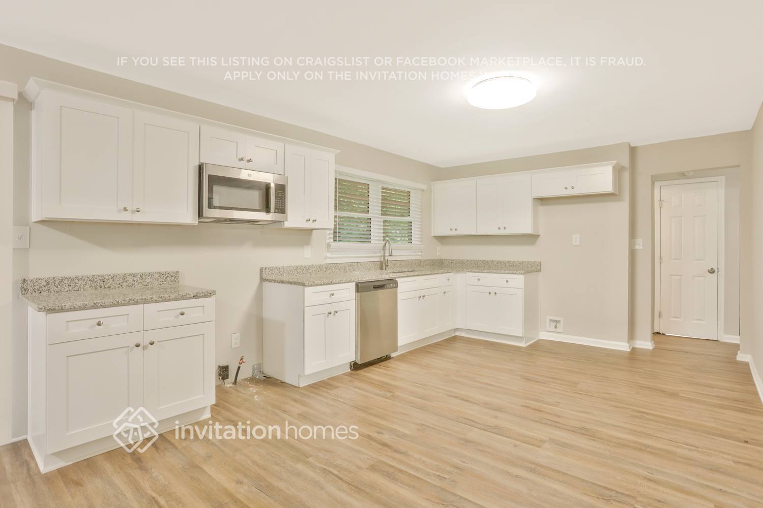 Building Photo - 1554 N Columbia Pl