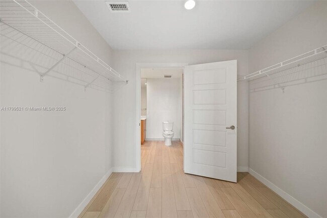 Building Photo - 555 NE 8th St