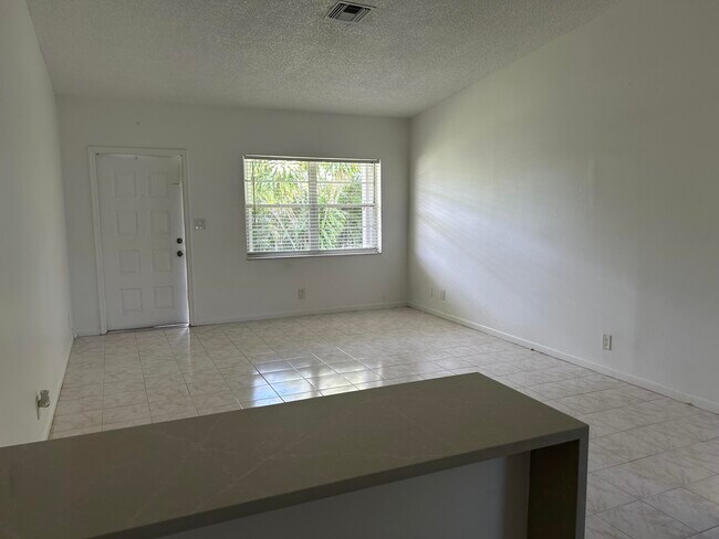 Building Photo - 6140 SW 41st Ct