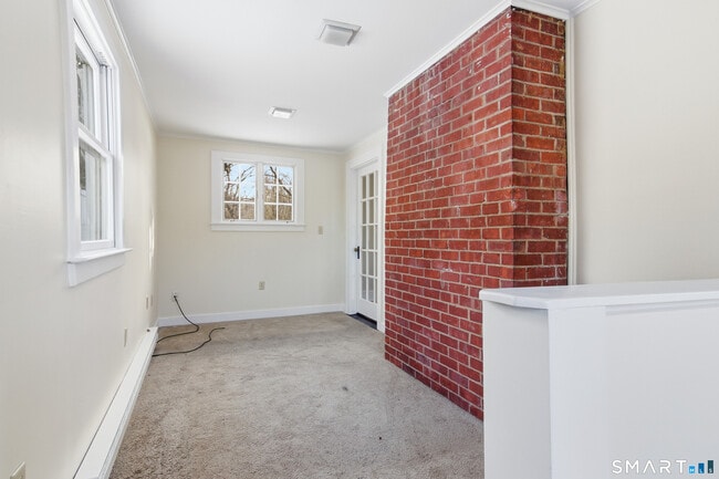 Building Photo - 815 E Main St