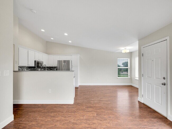 Building Photo - $2,395.00 - 3 Bedrooms, 2Bathrooms, Condo ...