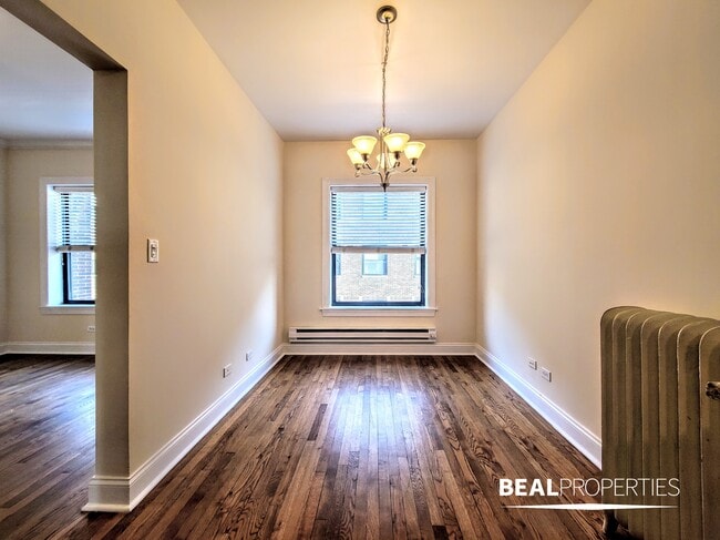 Building Photo - 744 W Addison St