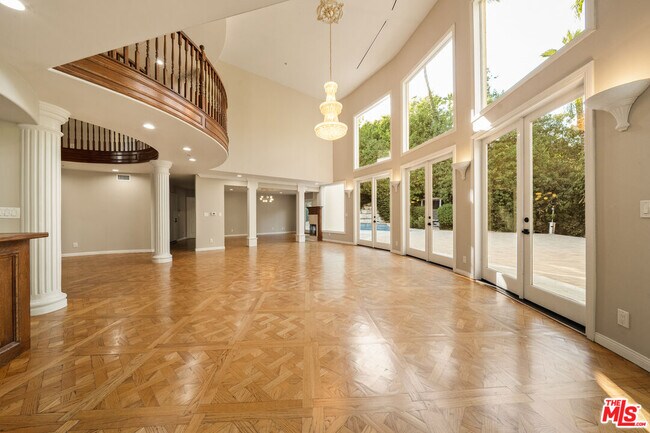 Building Photo - 1109 Pine Dr
