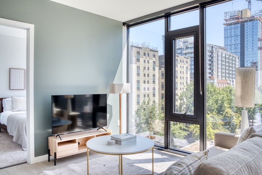 Building Photo - 704 Spring St