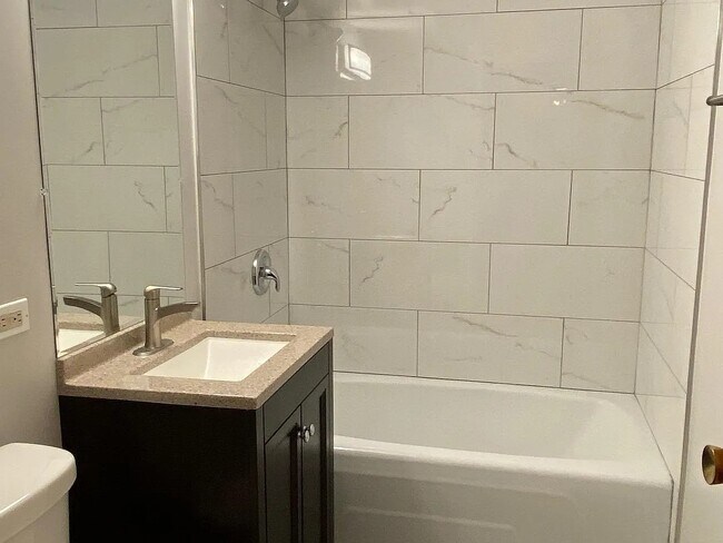 Building Photo - 819 E Miner St