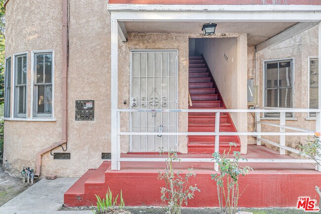 Building Photo - 3725 S Victoria Ave