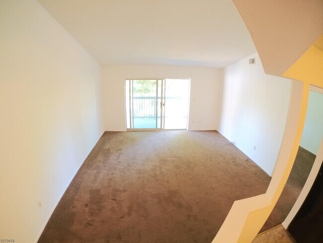 Building Photo - 7 Drake Ln