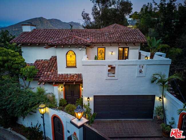 Building Photo - 2942 Passmore Dr