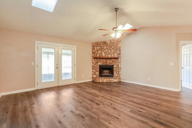 Building Photo - 3667 Lumberjack Cir N