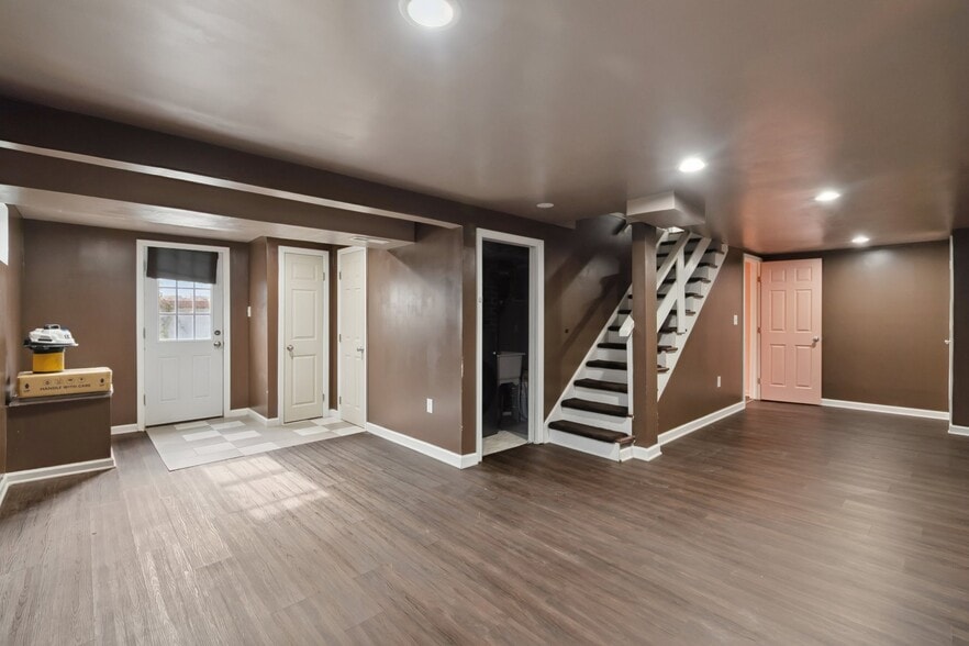 Building Photo - 14615 Crescent Dr