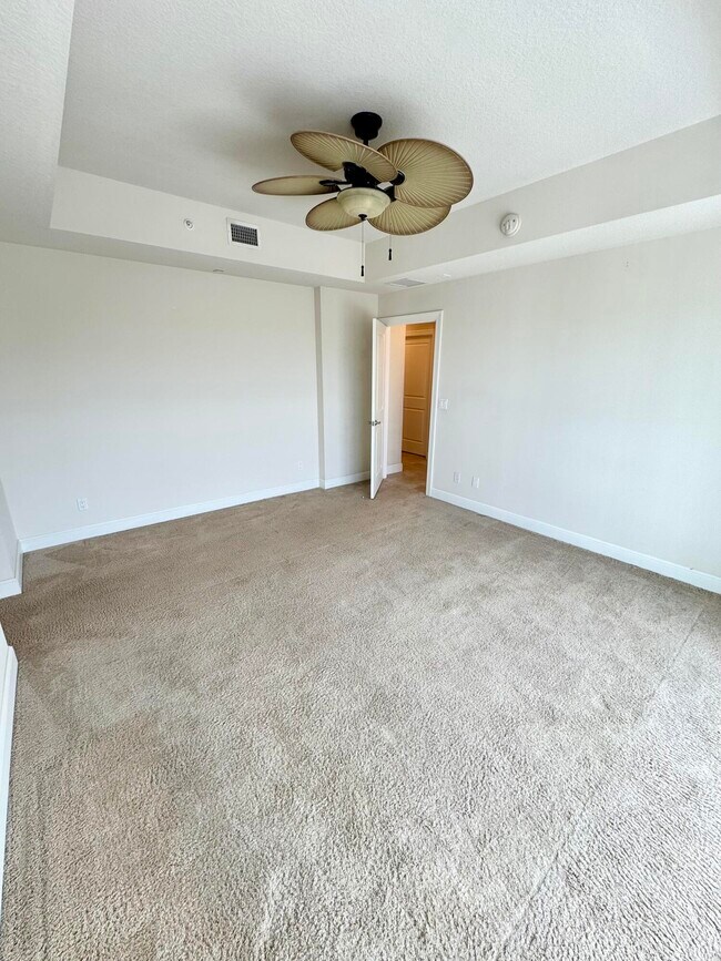 Building Photo - 341 Bay Colony Dr N