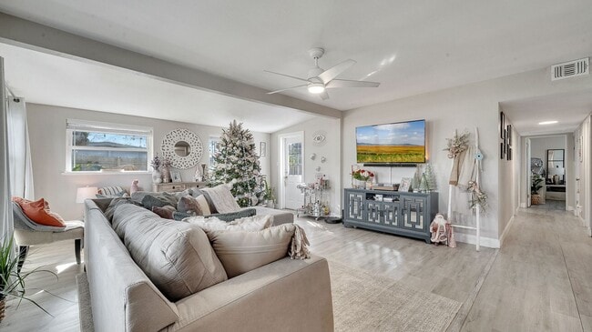 Building Photo - Cozy Remodeled 3/2 in North Orlando! Available February 2026!