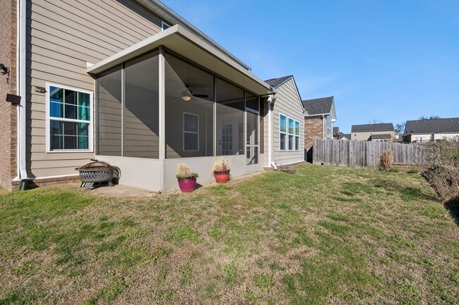 Building Photo - Charming and move-in ready 3-bedroom, 2.5-bath home