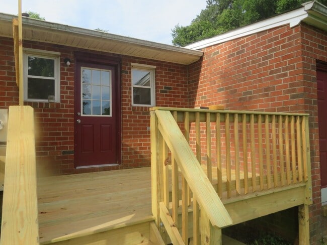 Building Photo - Colonial Heights Virginia