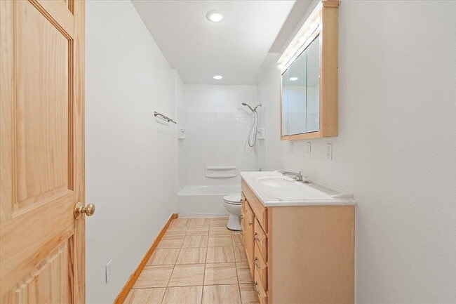 Building Photo - Single Family Home For Rent