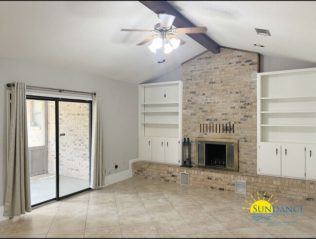 Building Photo - Charming 3-Bedroom Brick Home in Bluewater Bay Community, Caribbean East
