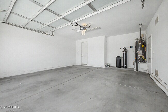 Building Photo - 15912 W Sierra St