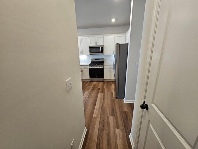 Building Photo - Like New Townhome in Mint Hill