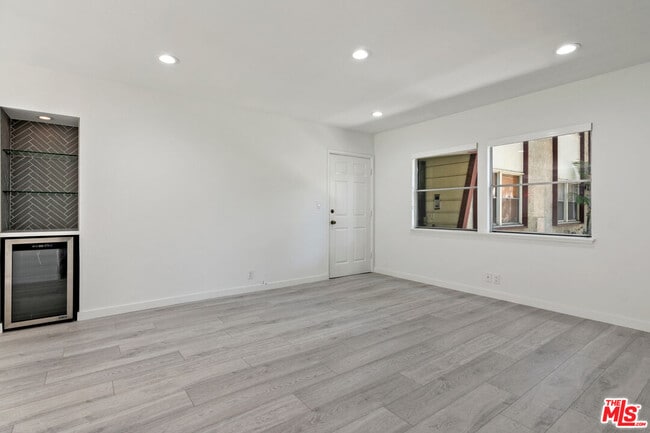 Building Photo - 3635 Kalsman Dr