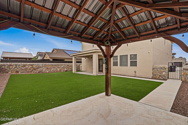 Building Photo - 14705 Tierra Escape Ave