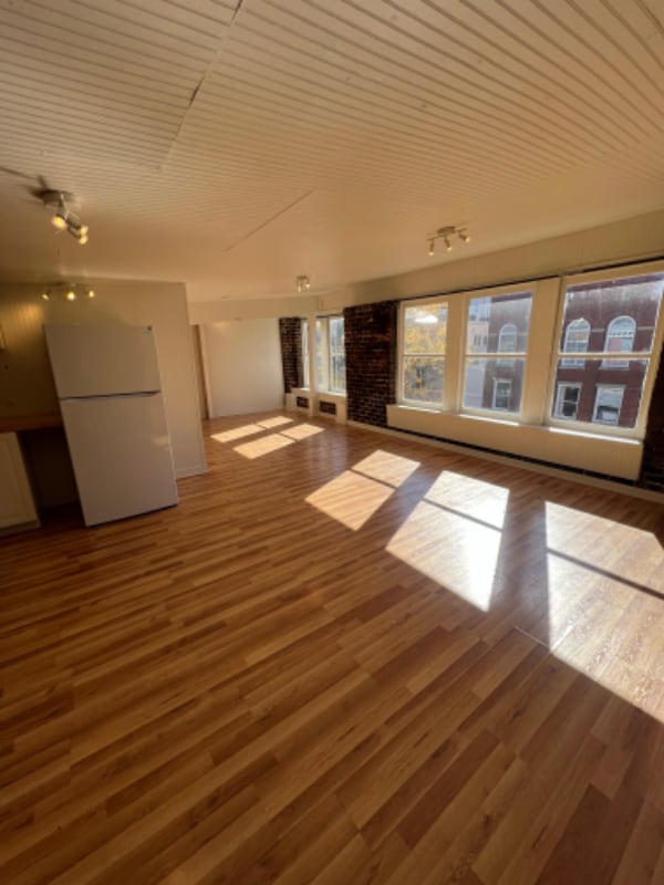 Building Photo - 119 W Main St