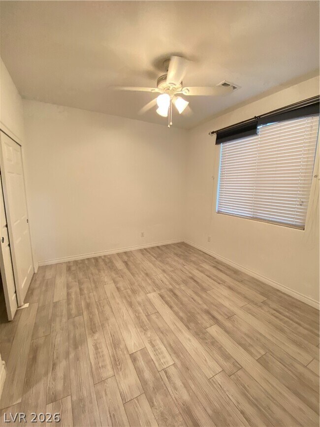 Building Photo - 3176 Fern Nook Ave