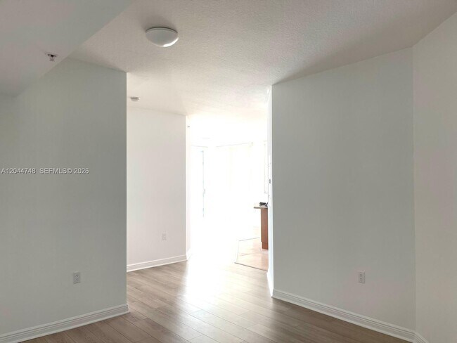 Building Photo - 1755 E Hallandale Beach Blvd