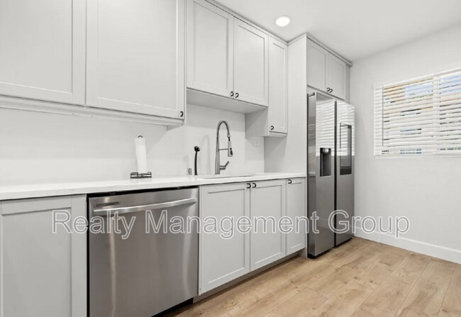 Building Photo - 6821 Alvarado Rd