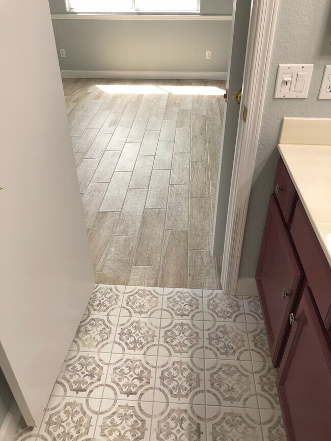 Building Photo - 13677 W Ocotillo Ln