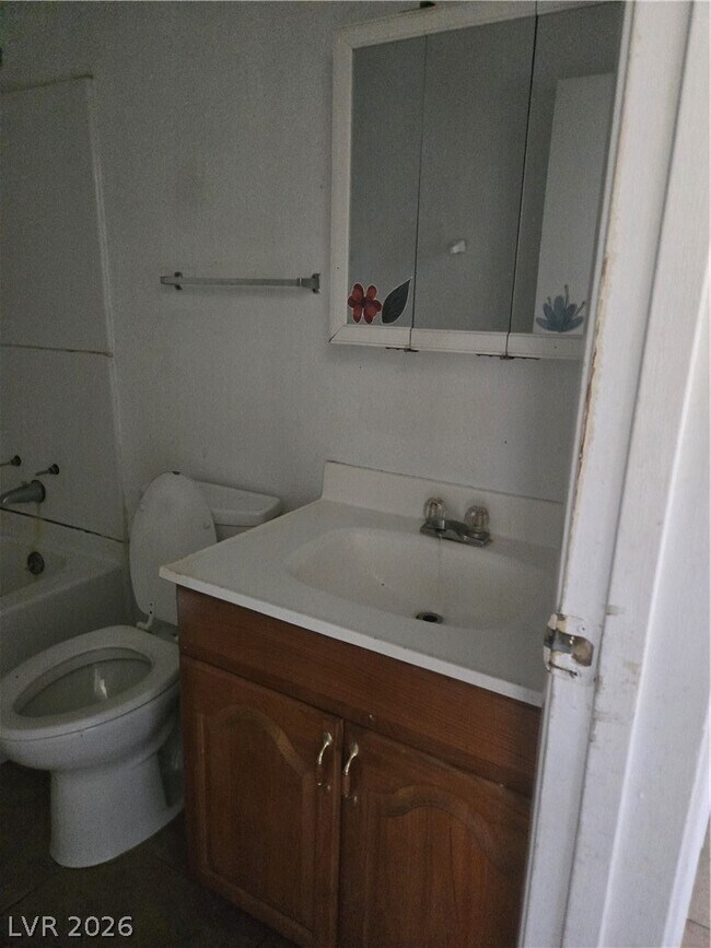 Building Photo - 1824 E Bonanza Rd