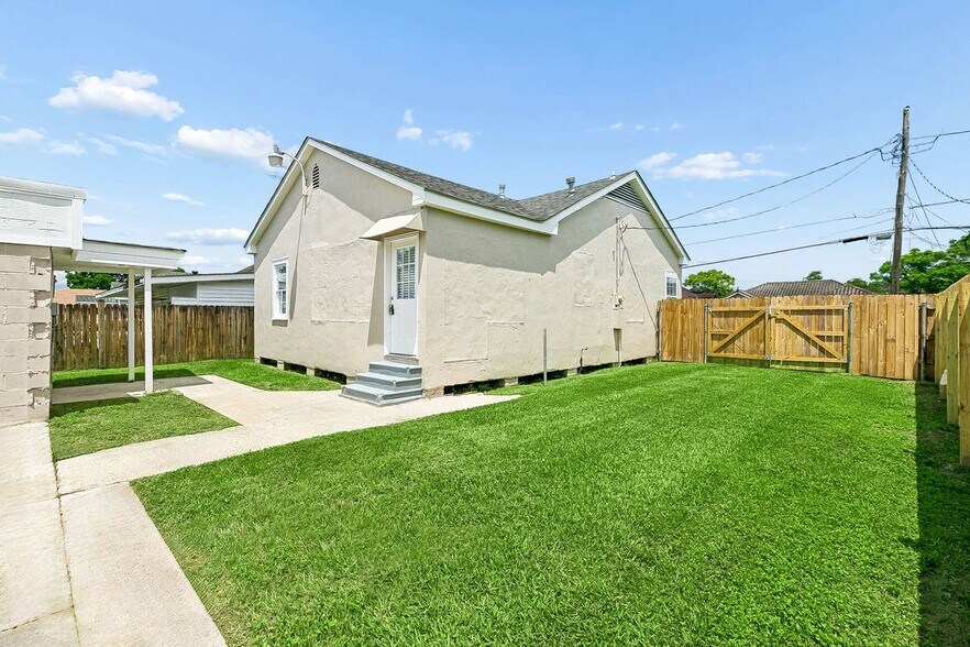 Building Photo - 710 West Dr