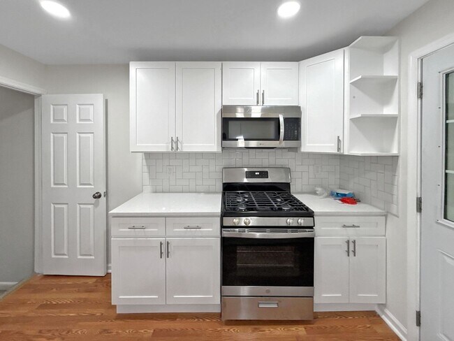 Building Photo - Spacious 3BR Home with Finished Basement & Flex Space