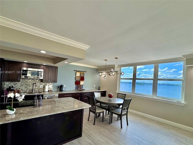 Building Photo - 5440 N Ocean Dr