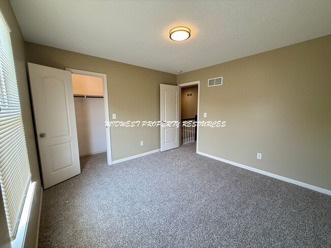 Building Photo - 2 Story Freshly Updated Duplex in Raytown