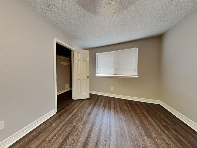 Building Photo - 6907 Foxside Ln