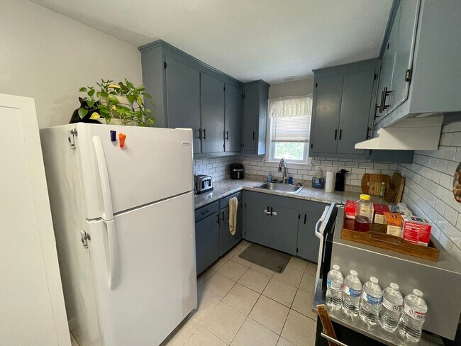 Building Photo - 783 W 48th St