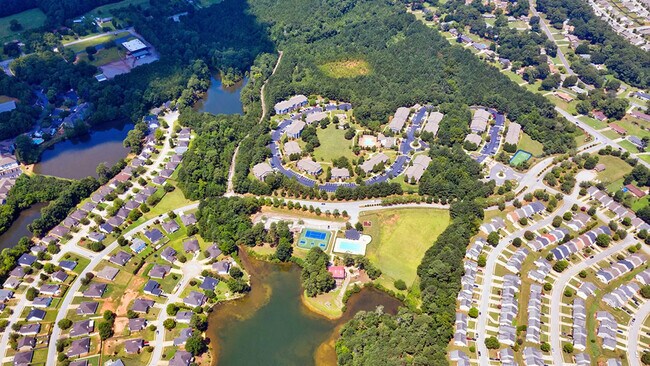 Building Photo - 665 Lakeside Cir