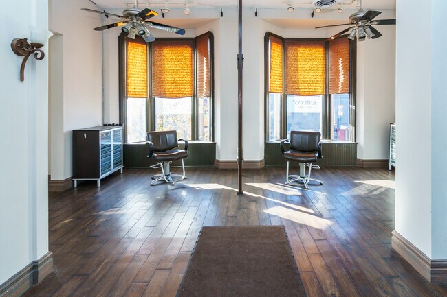 Building Photo - 614-626 W Lake St