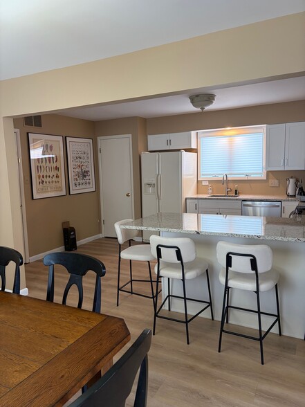 Kitchen - 2 N Frontenac Ave