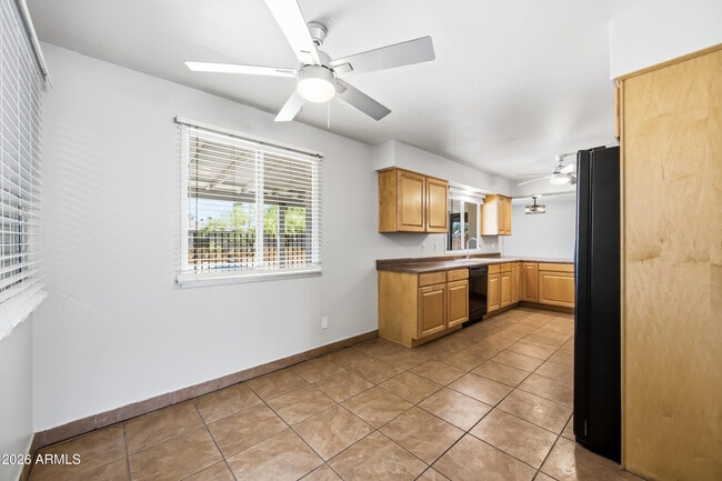Building Photo - 4213 E Sahuaro Dr