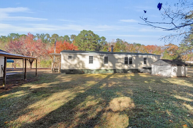 Building Photo - 220 Tree Ln