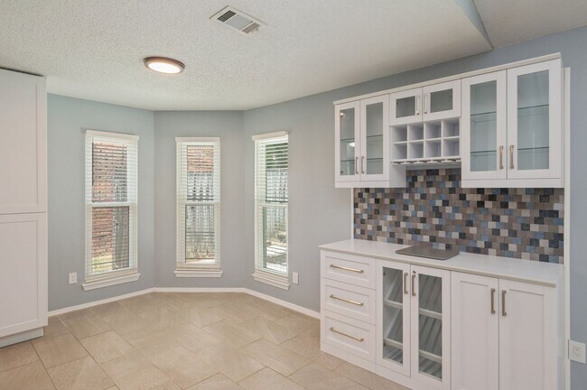 Building Photo - Completely Renovated Home in Niceville!