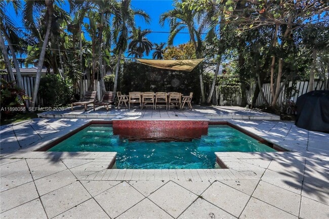 Building Photo - 1410 Polk St