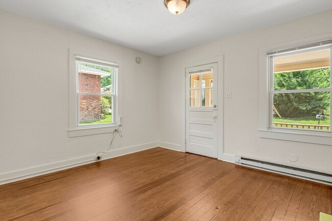 Building Photo - Charming 1930s Shotgun Duplex – Updated Bath, Walk-In Pantry, Water Included