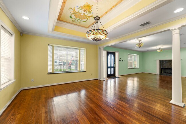 Building Photo - 1535 W 25th St