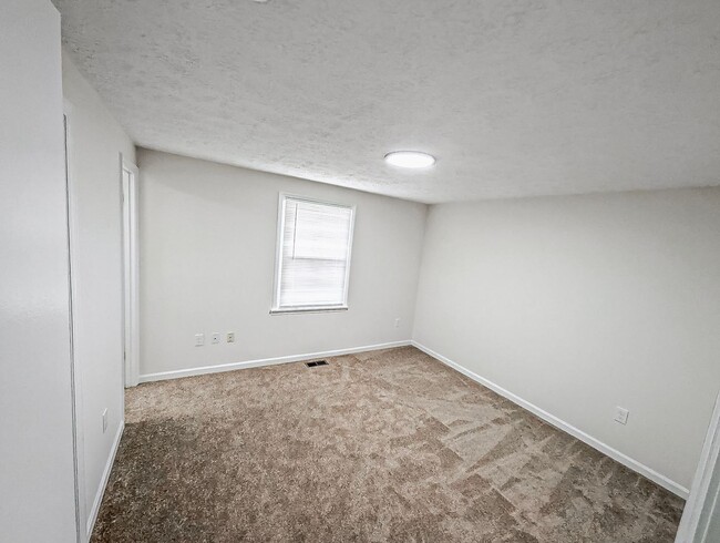 Building Photo - Charming and 3 Bed 2.5 Bath Home In Serene...