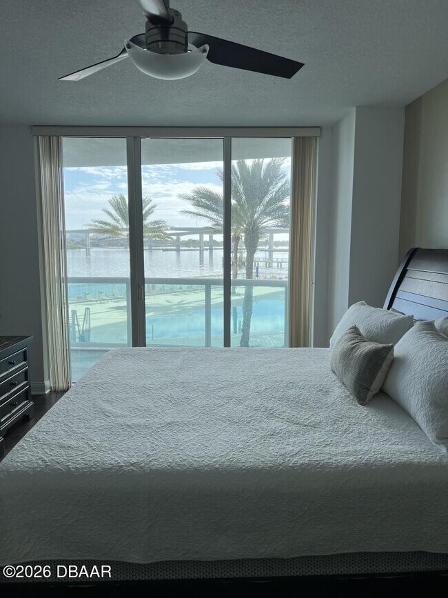 Building Photo - 241 Riverside Dr