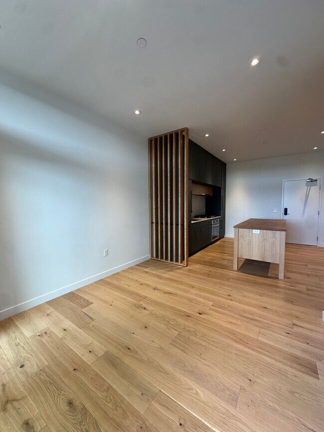 Building Photo - 2745 NW Ordway Ave