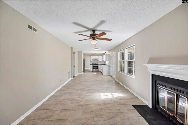 Building Photo - 605 N Donar Dr